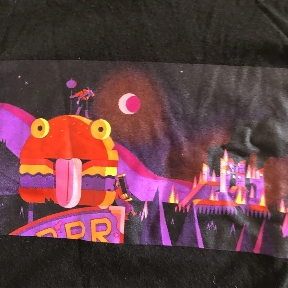 Fortnite hamburger cityscape black short sleeve graphic tee in size XXL